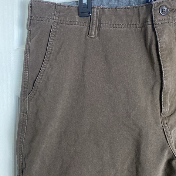 Levi Dockers Classic Fit Mens Brown Pants Sz 40/32 - Picture 2 of 11